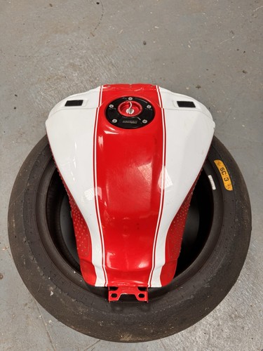 Yamaha tank - yamaha, r1