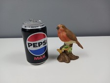 WOOLBRO Porcelain Figurine of a Robin - 11 cm Tall