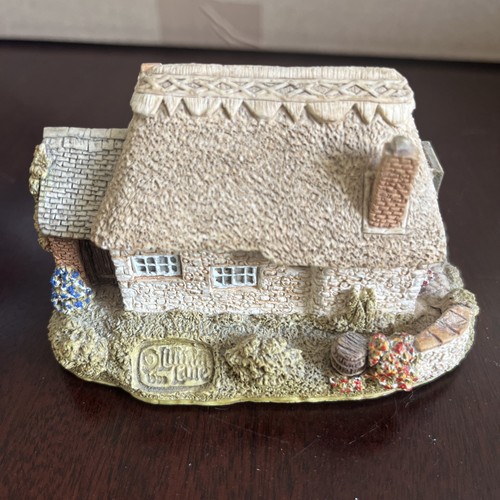 Lilliput lane smallest inn - smallest,