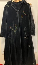 FOUR SEASONS BLACK  VELVET HOODED COAT /FLORAL EMBRODERIED DETAIL SIZE M CG N43