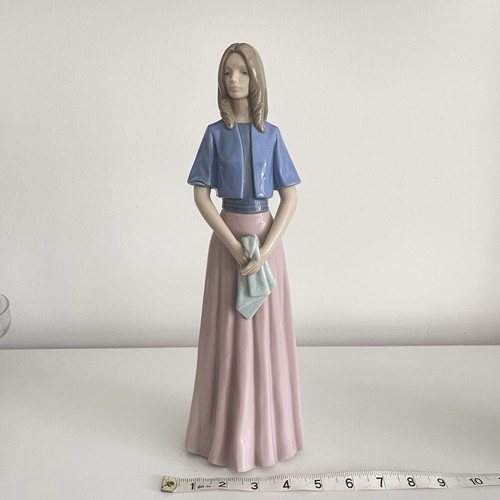 Nao lladro standing woman - standing,