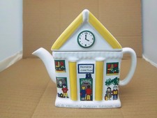 WADE NOVELTY PRIMROSE JUNCTION TEAPOT. ENGLISH LIFE (PM/B82)