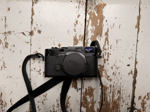 Leica film camera black - leica,