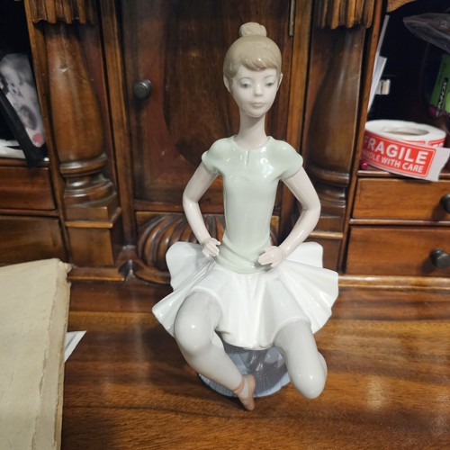 Lladro laura sitting ballerina - laura,