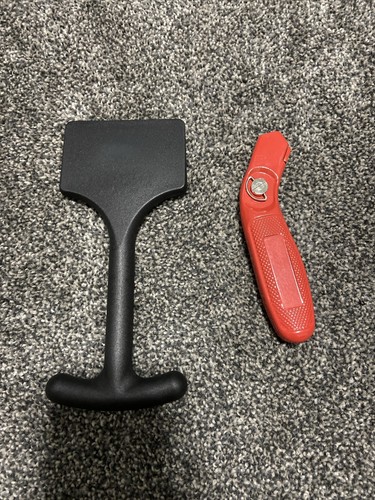 Carpet knife plus plastic - carpet,