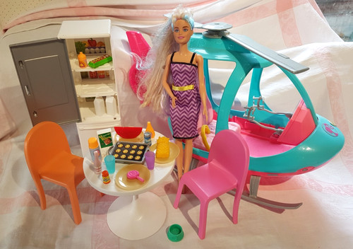 Bundle barbie doll - of,