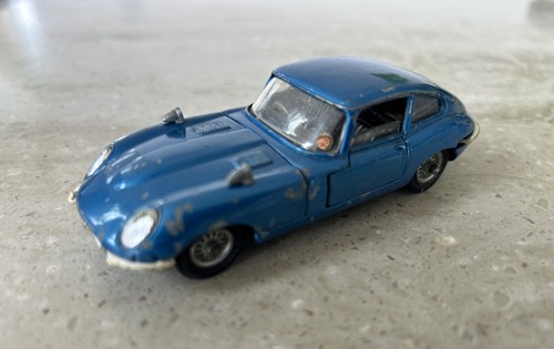 Corgi toys 335 jaguar - corgi,