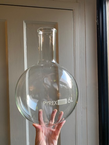 Large pyrex flat bottomed - large,