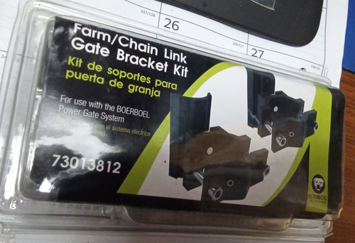 Boerboel farm chain link gate - farm/,
