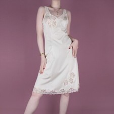 VINTAGE Lace 70s 80s ivory