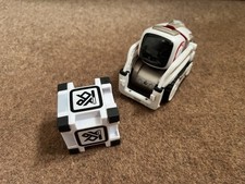 Cosmo robot by Anki