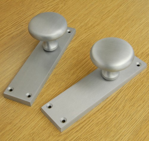 Door handles round - round, on