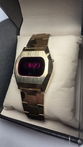 Vintage bulova 1976 red led - red,