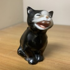 ROYAL DOULTON Lucky Cat