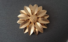 Sarah Coventry Gold Tone Daisy