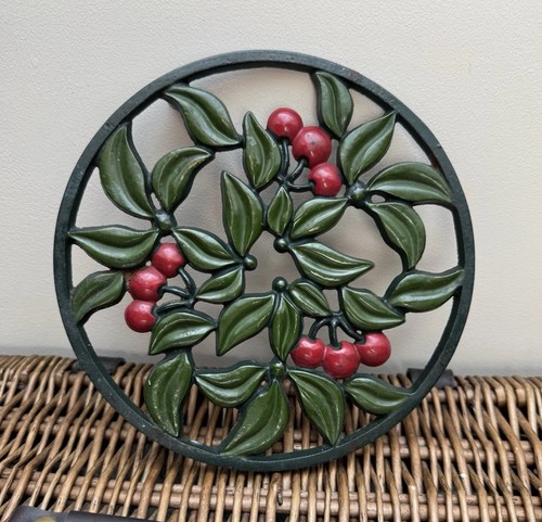 Cast iron trivet - /, pan-stand