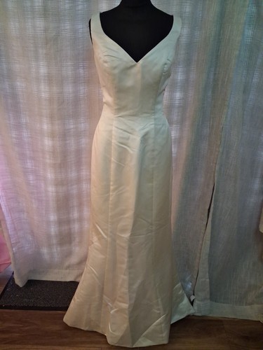 Wedding dress size ivory - size,
