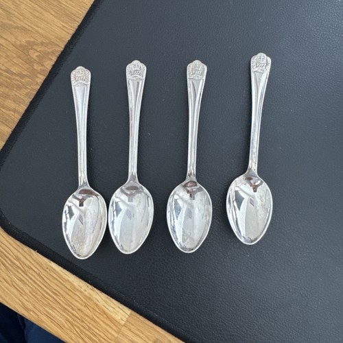 Vintage 1977 queen silver - 4,