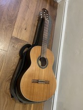 Alhambra 1CHT Classical Guitar 4/4 Size with Gig Bag