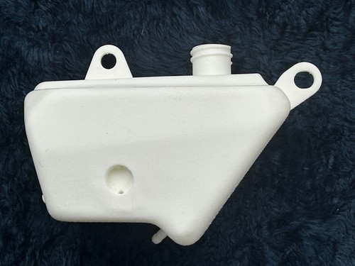 Suzuki gt250 oil - tank,