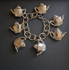 VINTAGE /Y2K UNIQUE LARGE CHUNKY  7 TEAPOTS CHARM BRACELET SILVER TONE PREOWNED