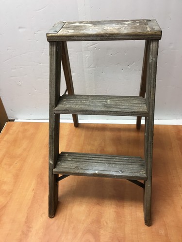 Vintage short wood step - vintage,