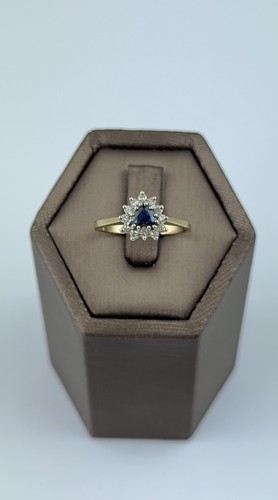 Sapphire and diamond 9ct - sapphire,
