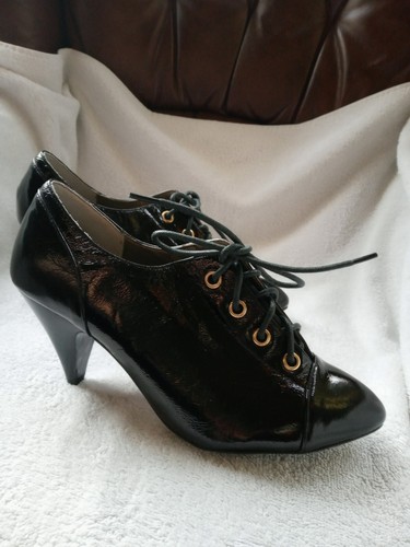 Ladies black patent shoes size