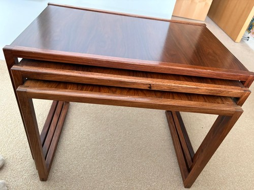 Set modern sleek mahogany - of,