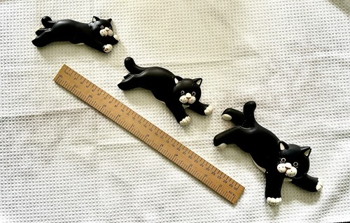 Flying cats wall plaques - cats,