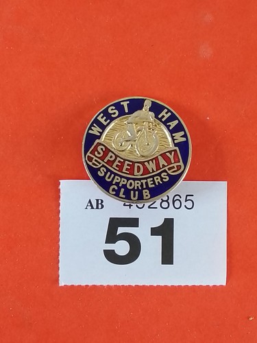 Vintage enamel pin badge - vintage,