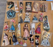 Vintage International Foreign Dolls  Set Of 26 Dolls From 1960/1970's