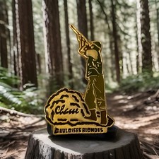 Gauloises Blondes  “Chasse” Hunt ~ Metal Badge Depicting A Hunting Scene. U2 7