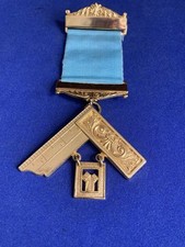 VERY NICE MASONIC PAST MASTERS JEWEL.  (71).