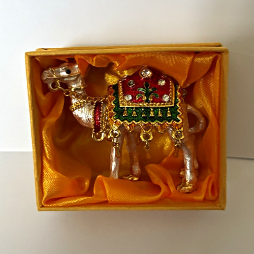 Gold tone metal - gold, trinket