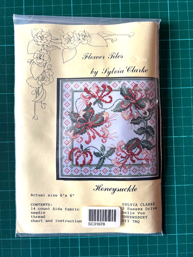 Flower files honeysuckle cross - flower,