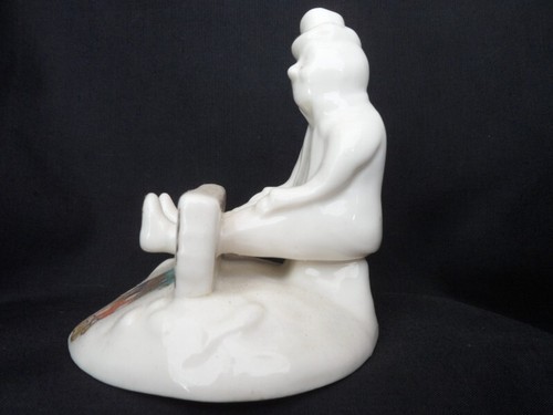 Swan crested china - of, a