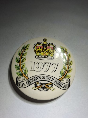 Queens silver jubilee 1977 - queens,