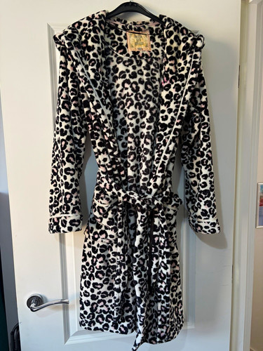 Snow leopard print white - snow,