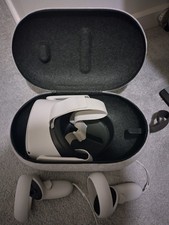 Meta Oculus Quest 2 With Case