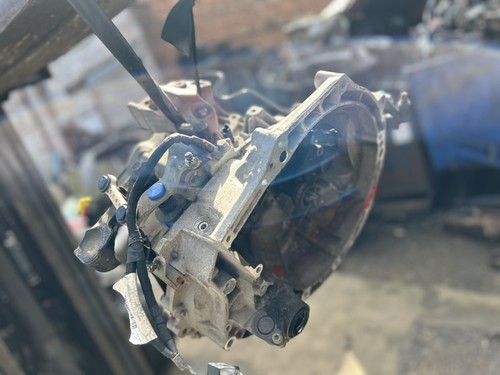 Peugeot 208 2019 gear box - 208,