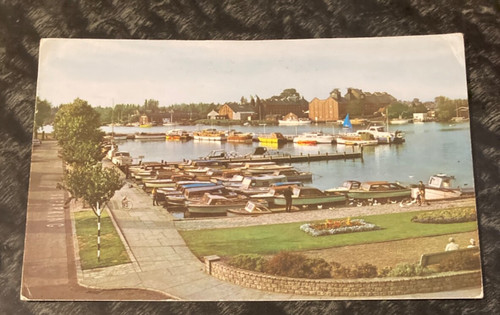 Oulton broad yacht basins - oulton,