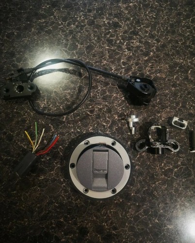 Triumph street triple - triumph, locks
