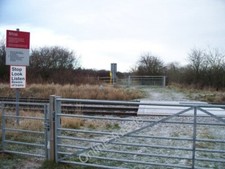 Photo 6x4 Across the railway Kingham The footpath from Bledington to King c2009