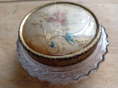 Vintage petite point - , dressing