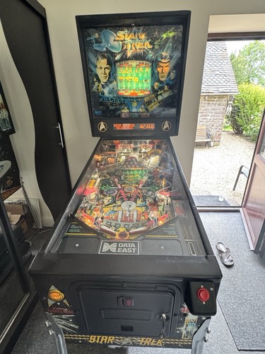 Pinball machine star trek - machine,