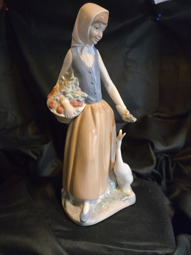 Lladro figurine girl - lladro, of