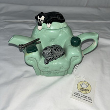The Tea Pottery Green Cat Chair  - Made In Keswick  Lake District BNWT