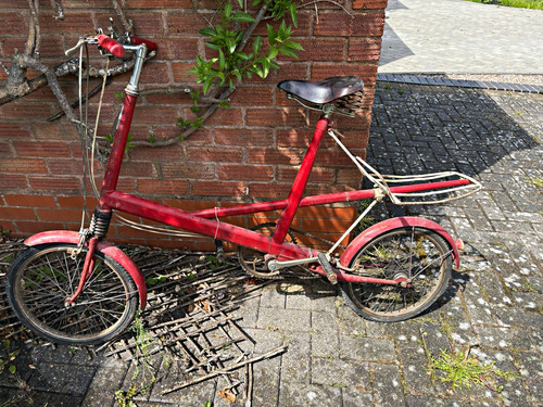 Moulton standard red bike 3 - moulton,