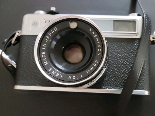 Yashica film camera w - camera, w/